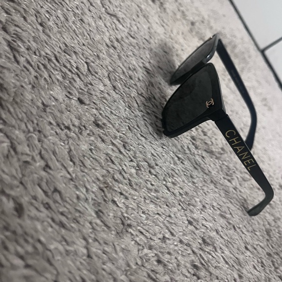 Popular Black Square Sunglasses - Picture 3 of 3